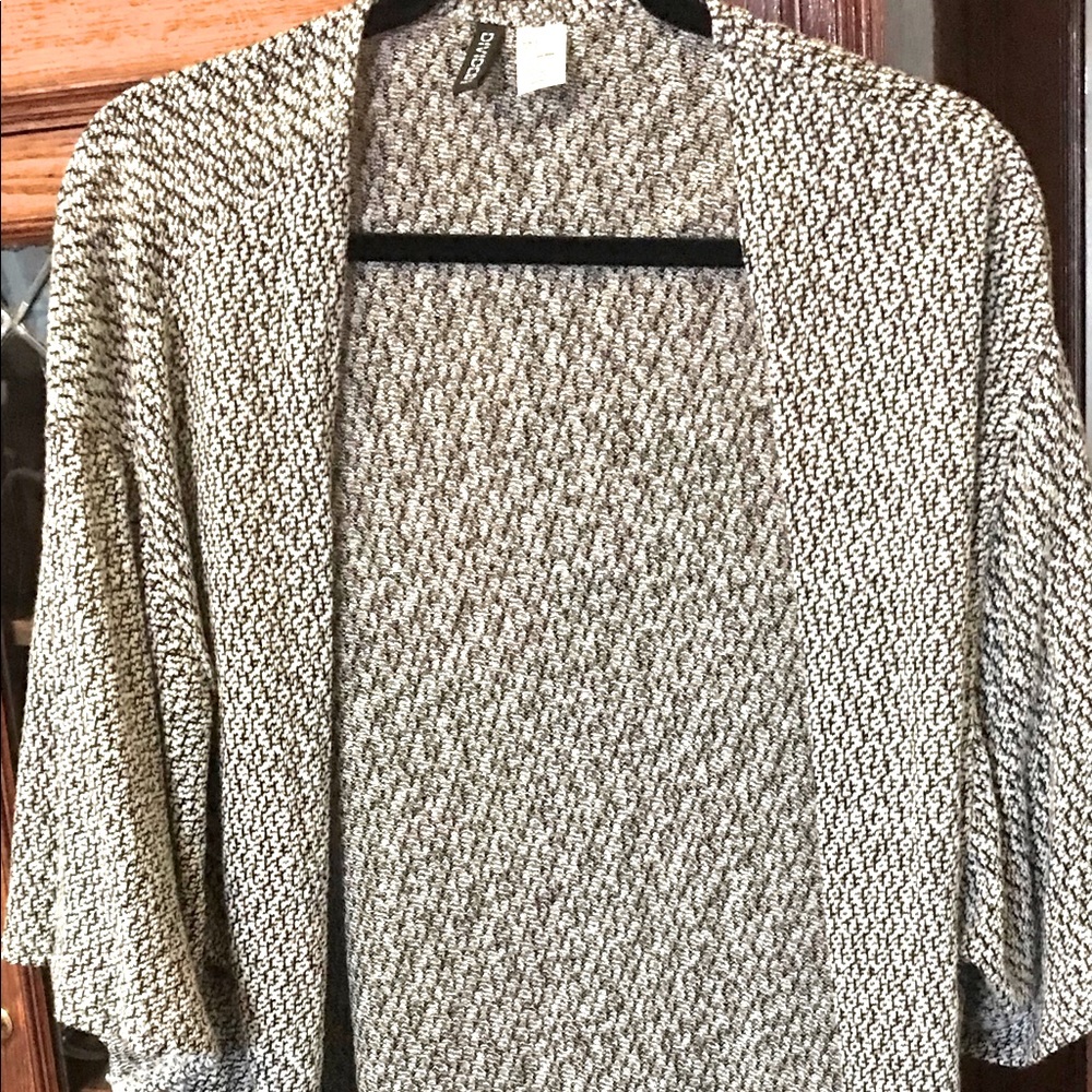 H&M gray and white long cardigan💕🦋